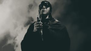 Neyrelle holding the Sapphire Soulstone which contains the essence of Mephisto.