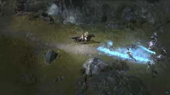 Sorceress dismounts her mount